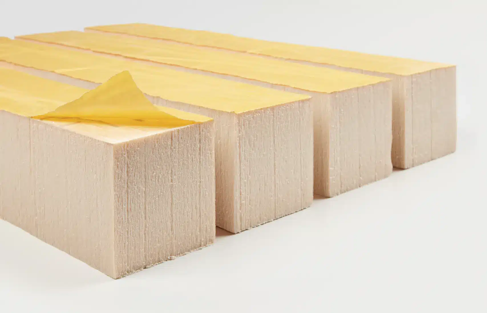 Complemento de embalaje para tableros y sobres de madera